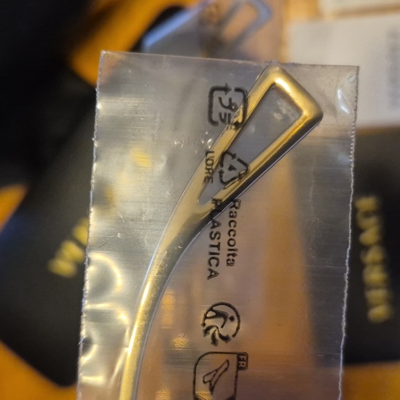 NWT VERSACE Sunglasses. - Picture 8 of 10